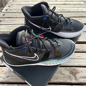 Kyrie 7 BK color 90obo